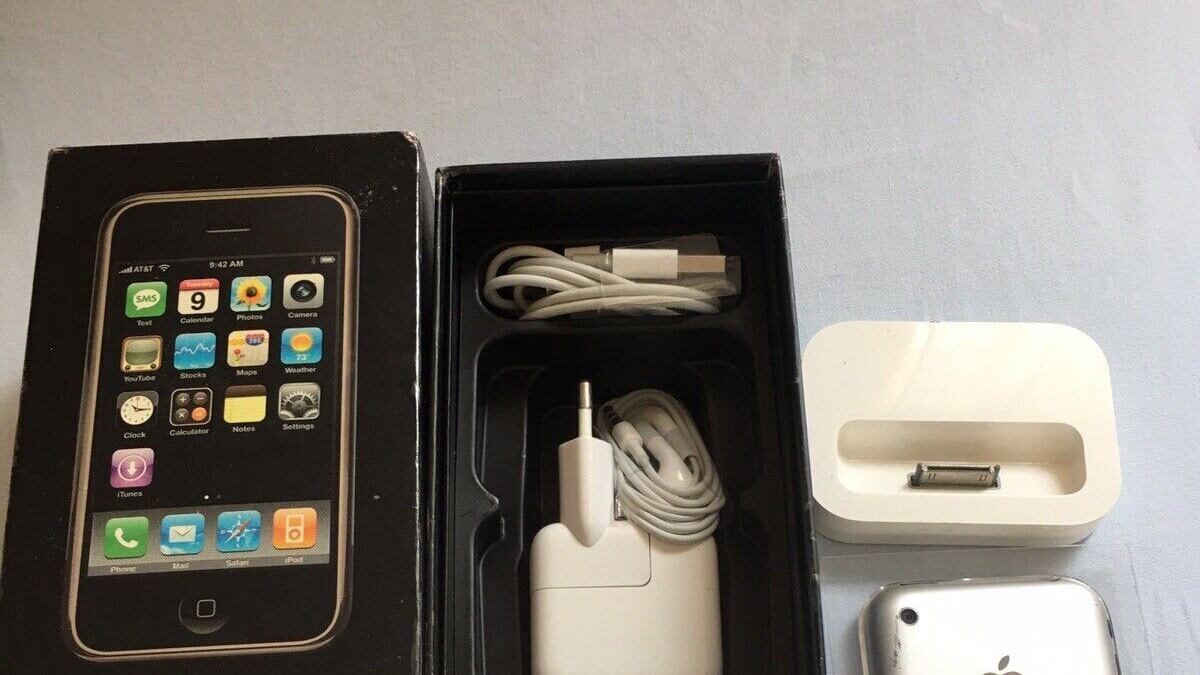 Un iPhone 1 (mai utilizzato) è stato venduto all'asta a una cifra incredibile