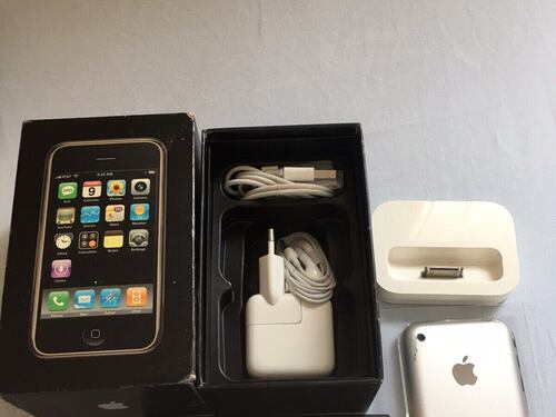 Un iPhone 1 (mai utilizzato) è stato venduto all'asta a una cifra incredibile