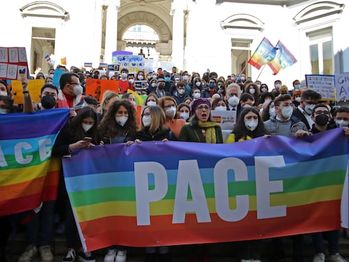 Mandare armi non serve? La retorica dei finti pacifisti