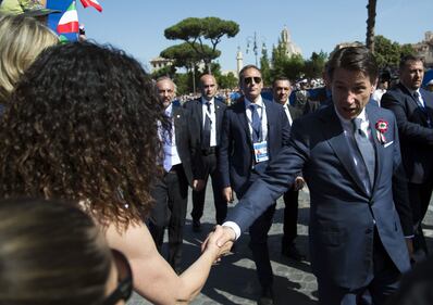 2 Giugno, bagno di folla per il premier Conte 7