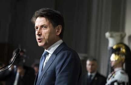 Il debutto di Conte: in taxi con la scorta 8