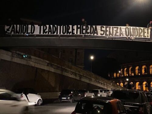 "Zaniolo, m.... senza onore". Striscione choc al Colosseo