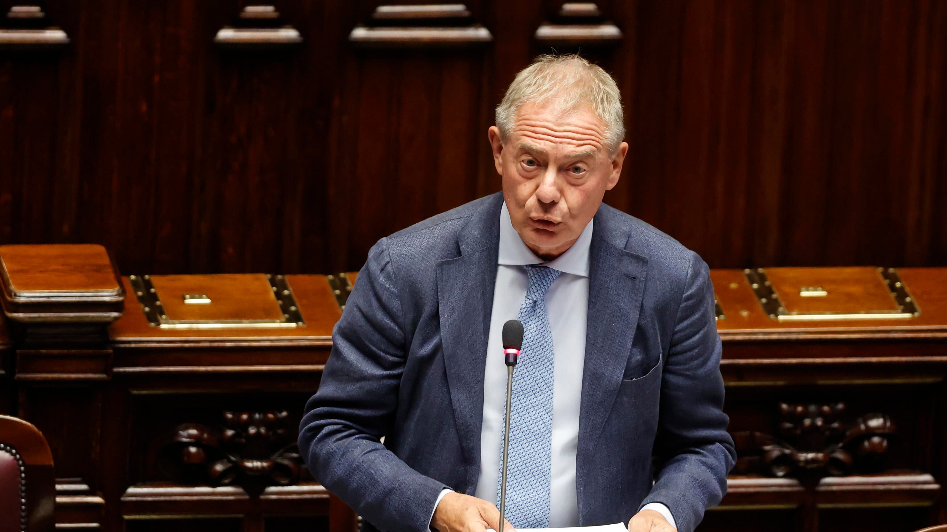 Caro pieno, il Tar smonta i cartelli dei prezzi. Pronto il ricorso di Urso al Consiglio di Stato