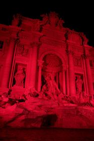 La Fontana di Trevi si tinge di rosso per i martiri cristiani 2