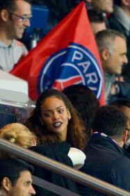 Rihanna sexy in copertina: "Sesso senza amore, mi sento vuota" 23