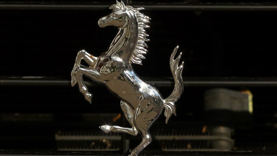 Parolacce in casa Ferrari. E intanto Hamilton se la ride