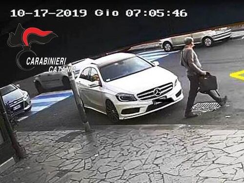 Furti in auto col jammer, ladro incastrato dalle telecamere