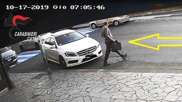 Furti in auto col jammer, ladro incastrato dalle telecamere
