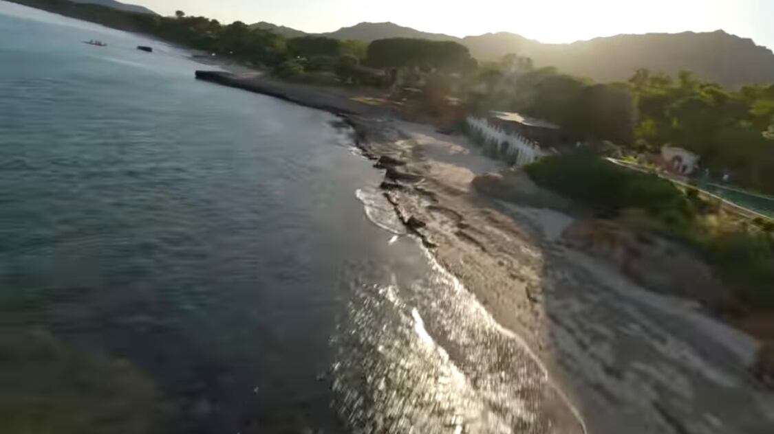 Incendio nel resort di Temptation Island: distrutta parte della struttura