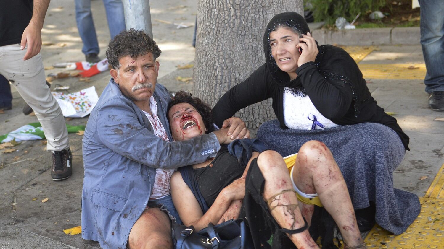Attentato al corteo pacifista. Cento morti e Turchia nel caos