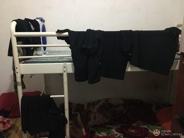 L'appartamento dei migranti tra muffa, blatte e odori cattivi 5