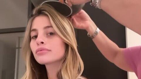 "Occhio malocchio...". Chiara Nasti va da una "maga" contro gli hater