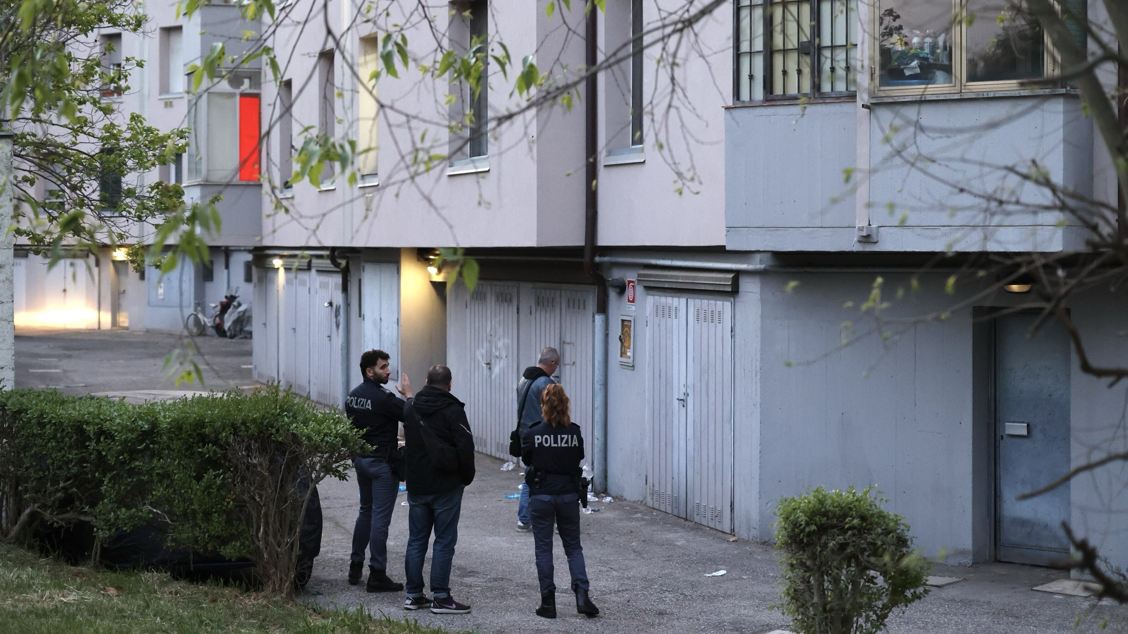 Bologna, bimbo di un anno e mezzo precipita dal secondo piano: è in coma farmacologico