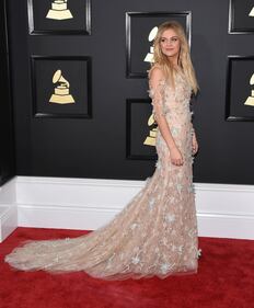 Grammy 2017, i look più sexy sul red carpet 53