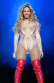 Beyoncé compie 35 anni: le foto più sexy 10