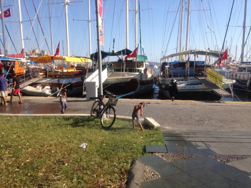 Bodrum, i bimbi dei profughi nel porto degli yatch 15