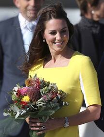 La famiglia reale arriva in Australia: per Kate il vestito è giallo canarino 18