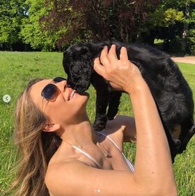 Elizabeth Hurley hot in bikini 1