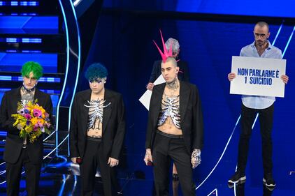 Sanremo 2024: ecco il look della prima serata del Festival dei Le Sad 8