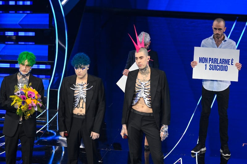 Sanremo 2024: ecco il look della prima serata del Festival dei Le Sad 8