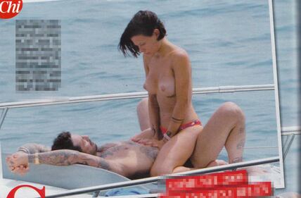Silvia Provvedi, da Fabrizio Corona al nudo in piscina 33