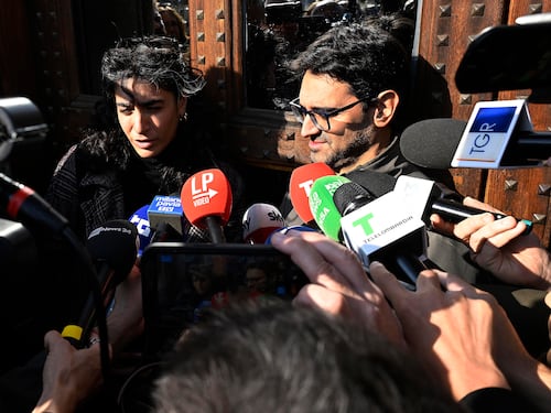 Parte la raccolta fondi per il “prof maranza”. E cresce la tensione per lo sciopero del 30