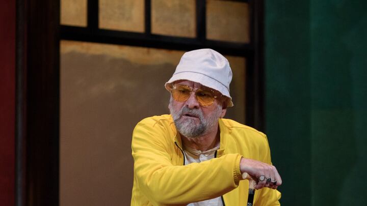 "Ritorno a casa" di Pinter, il patriarcato si fa grottesco