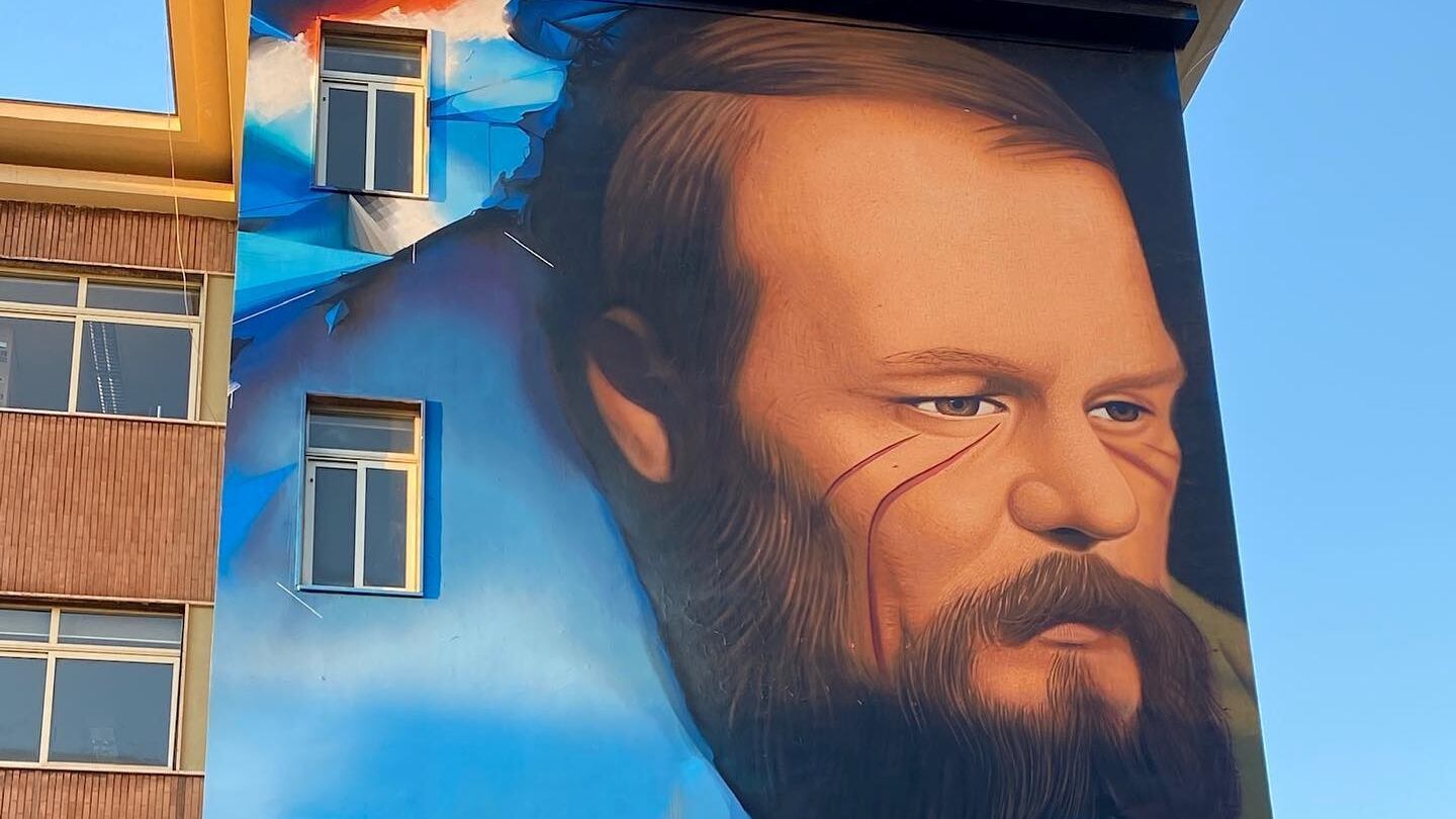 Putin loda un murale napoletano dedicato a Dostoevskij: "Mi dà speranza"