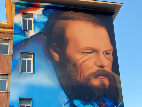 Putin loda un murale napoletano dedicato a Dostoevskij: "Mi dà speranza"