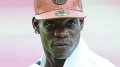 Balotelli nel mirino: gli rubano il cellulare poi gli razziano casa