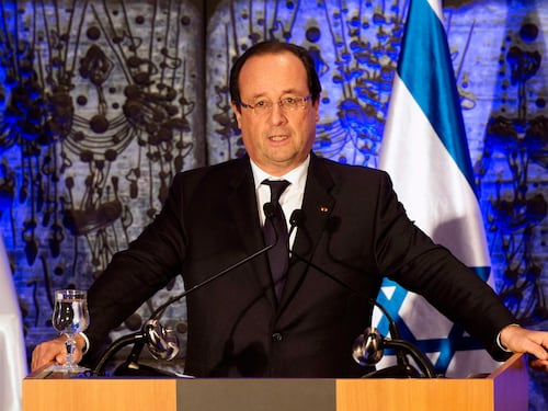 "Grandeur" a scrocco Hollande: ci chiede di pagare le sue guerre