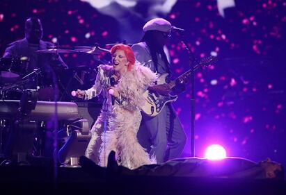 Lady Gaga: capelli rosso fuoco per i Grammy 2016. Foto 19