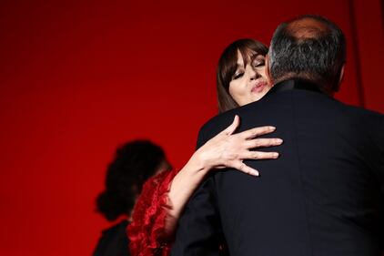 Monica Bellucci infiamma il carpet di Venezia 76 6