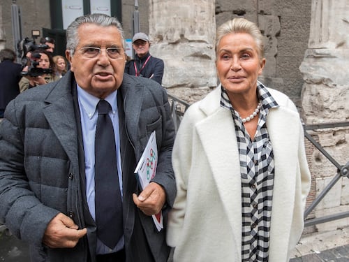 È morta Silvia Monti, addio all’attrice e moglie di Carlo De Benedetti. Recitò con Alberto Sordi