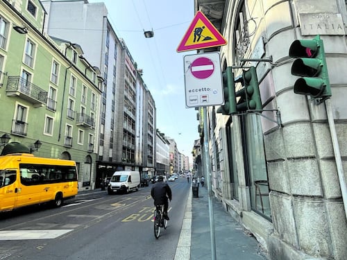 Cerchia dei Navigli, sì alla preferenziale aperta alle moto. Ma il Pd si spacca
