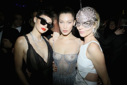Bella Hadid sexy in un abito mozzafiato 8