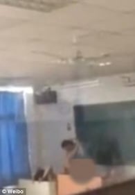 Sesso sulla cattedra tra  docente e studentessa 6