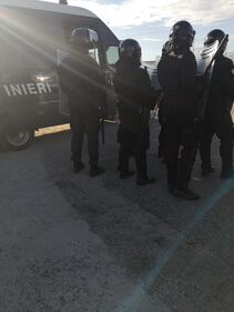 Covid, la zona rossa dei migranti è una polveriera: sassaiola sugli agenti 1