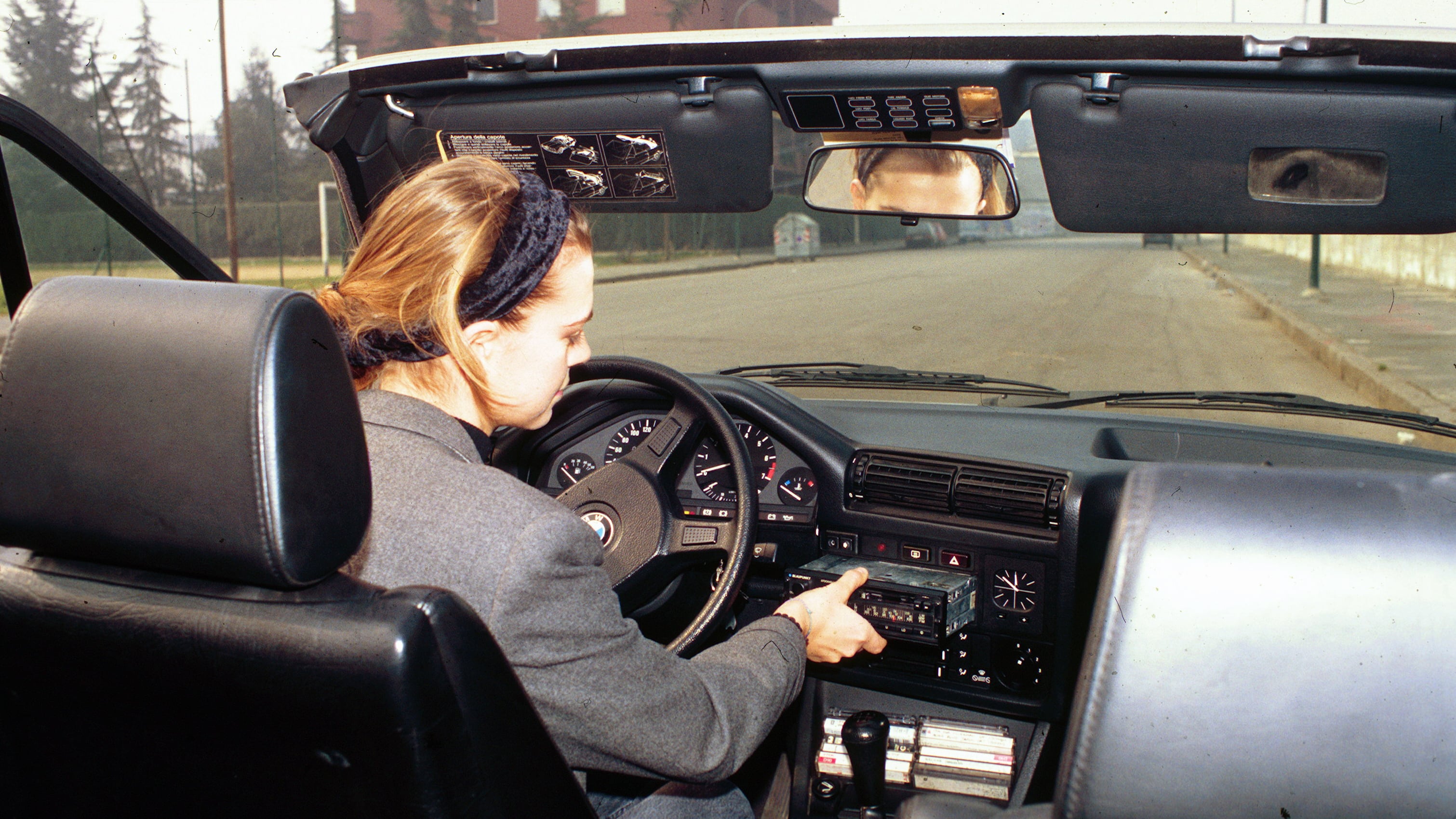 Radio via dai cruscotti delle nuove auto, scatta l'allarme: ecco perché