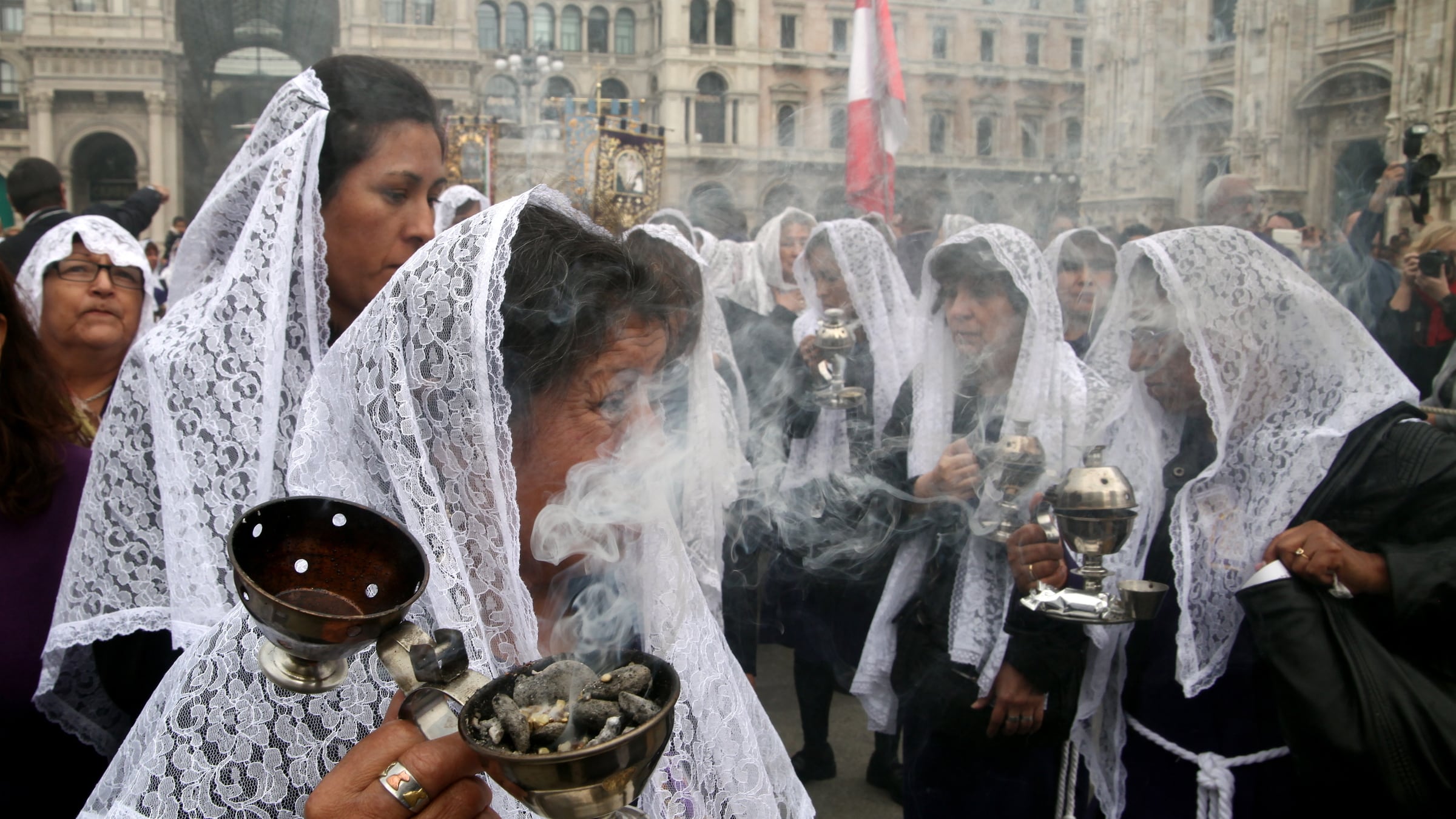 Così i movimenti tradizionalisti stanno "assaltando" la Chiesa
