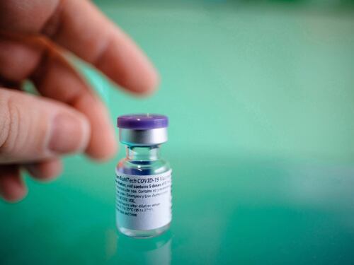 Dallo scongelamento all'iniezione: i cinque step della vaccinazione