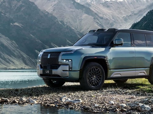 Yangwang U8: il super SUV elettrico di BYD che può galleggiare