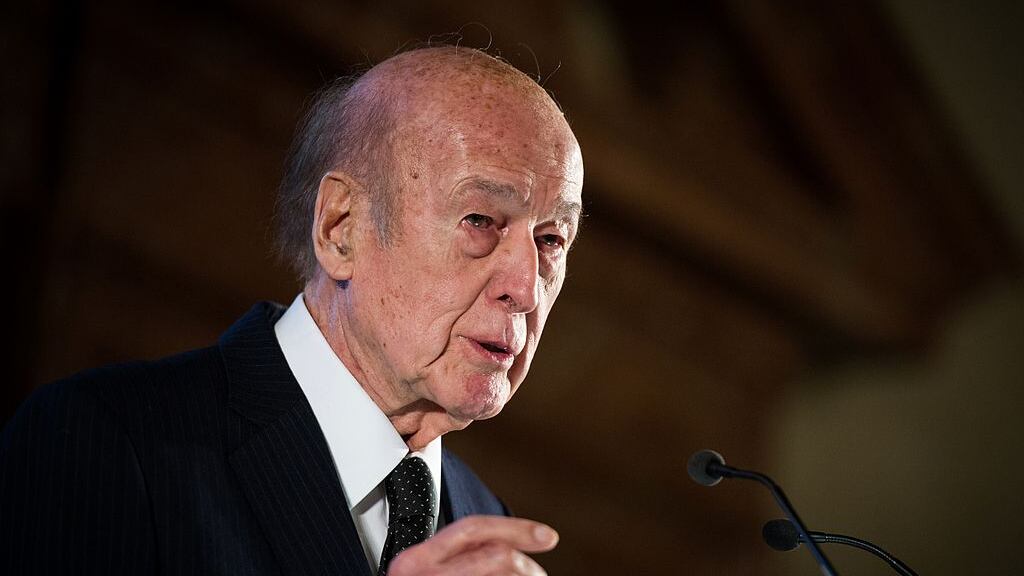 Bufera sull'ex presidente francese Giscard: denunciato per molestie sessuali