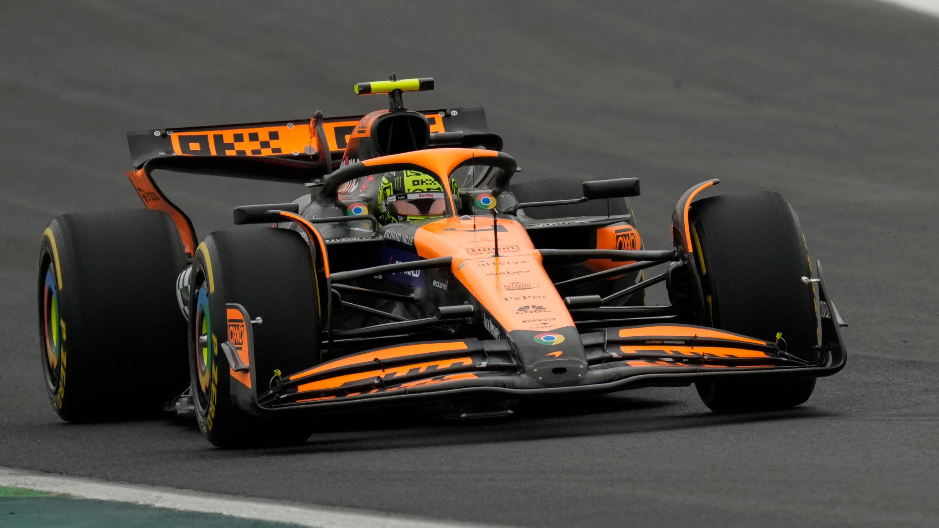 F1, in Brasile è duello Ferrari-McLaren: Piastri in pole nella sprint, Leclerc 3°