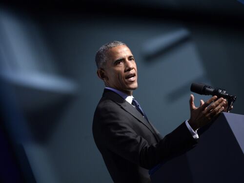 Obama minaccia i giovani neri: "Chi non vota la Clinton, mi insulta"