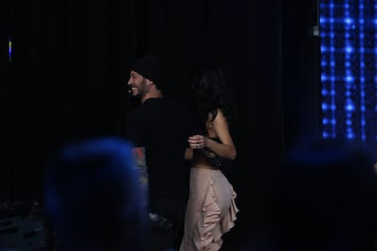 Anna Tatangelo, scollatura mozzafiato per i fan 16