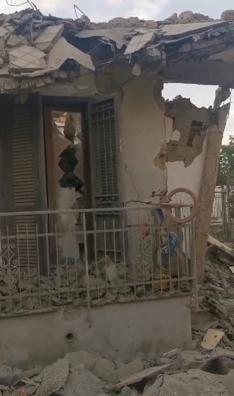 Saviano, i resti della palazzina crollata: un cumulo di macerie 2