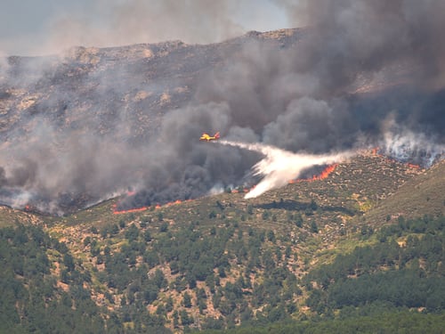 Spagna e Francia in fiamme. Migliaia in fuga