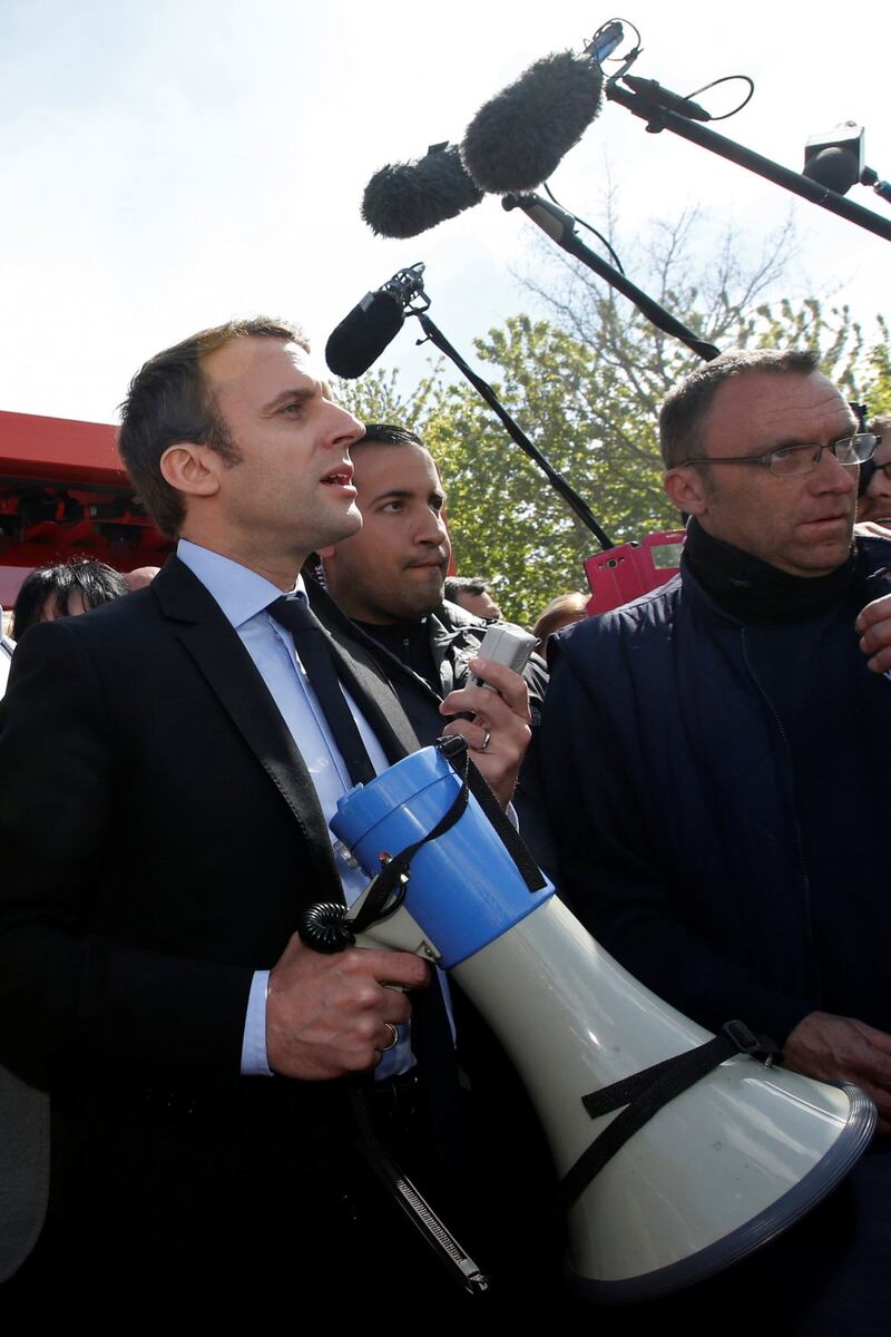 Macron contestato dagli operai Whirlpool 4