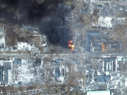 Mariupol, strage continua. Un ospedale in ostaggio